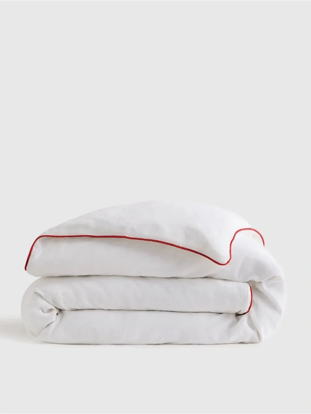 Quince WhiteDuvet Cover with Cherry Piping Trim in Full/Queen